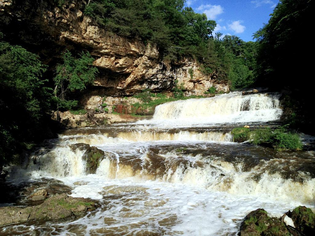 Country Inn River Falls Экстерьер фото