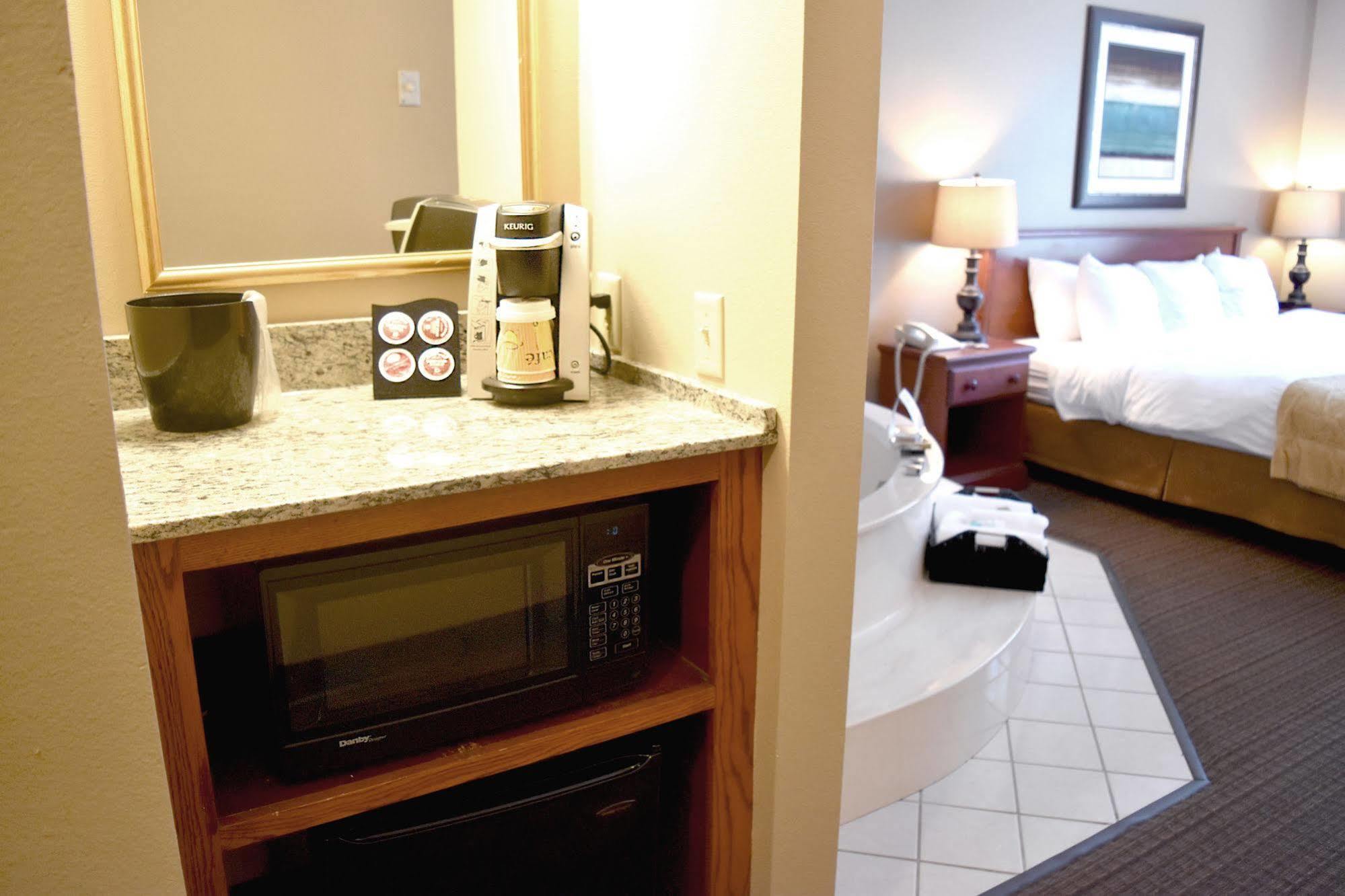 Country Inn River Falls Экстерьер фото