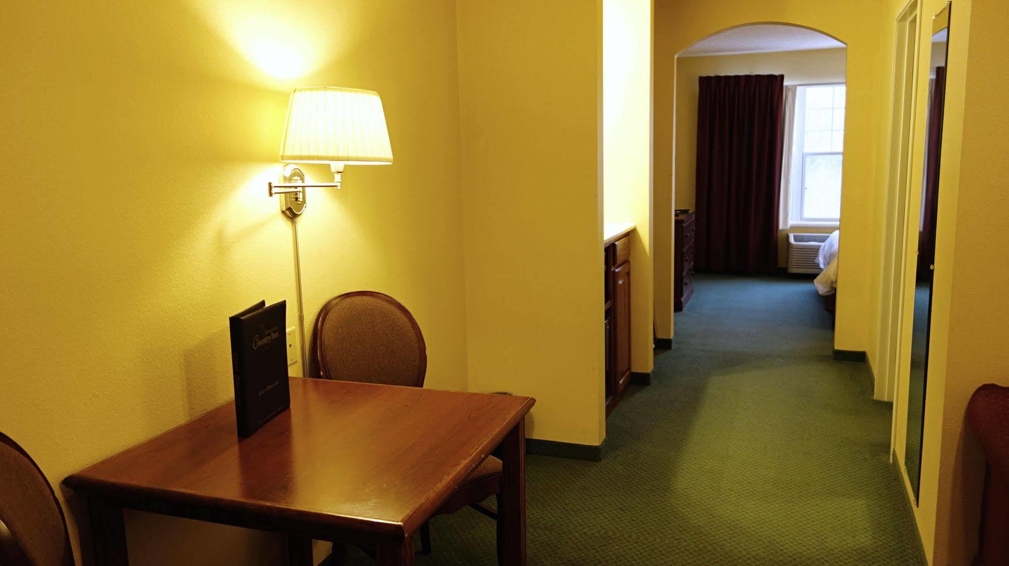 Country Inn River Falls Экстерьер фото
