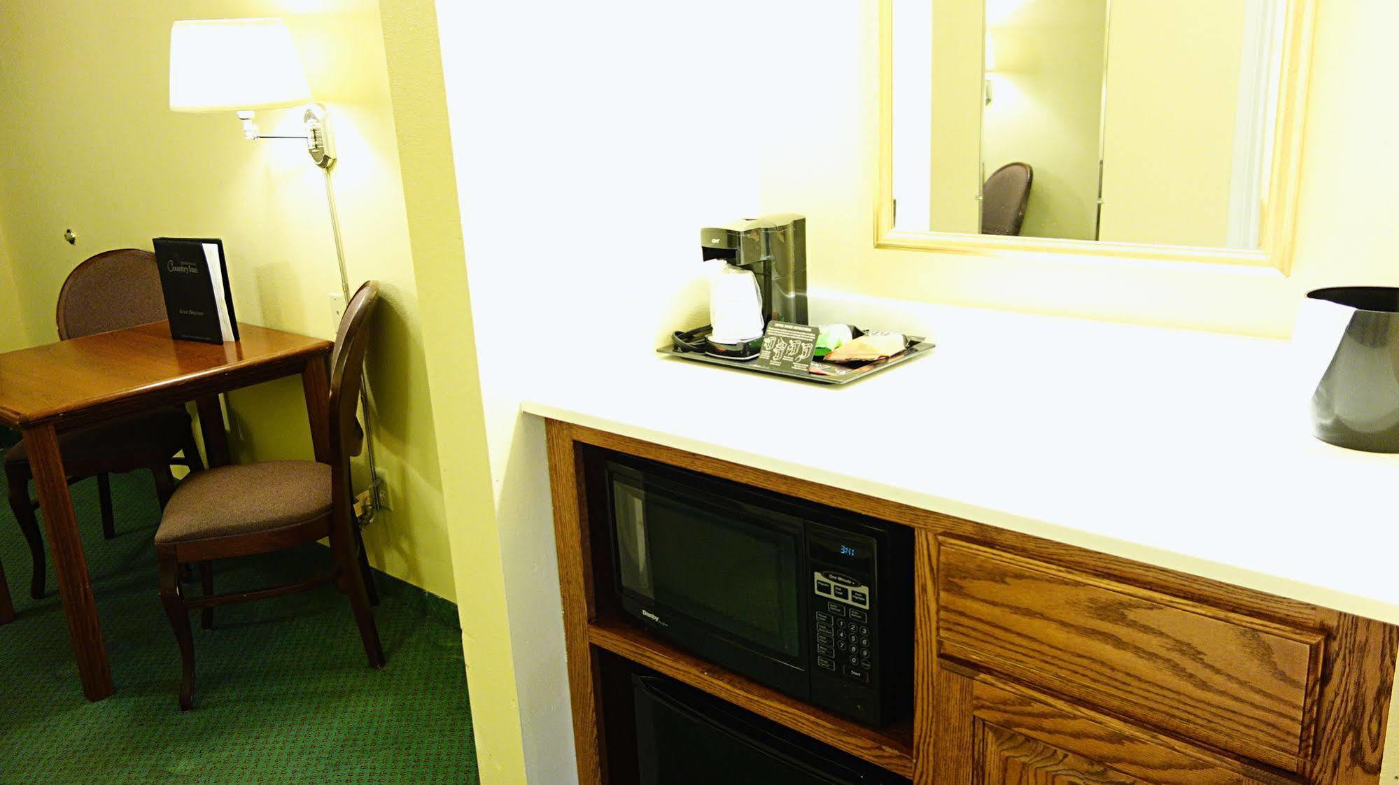 Country Inn River Falls Экстерьер фото