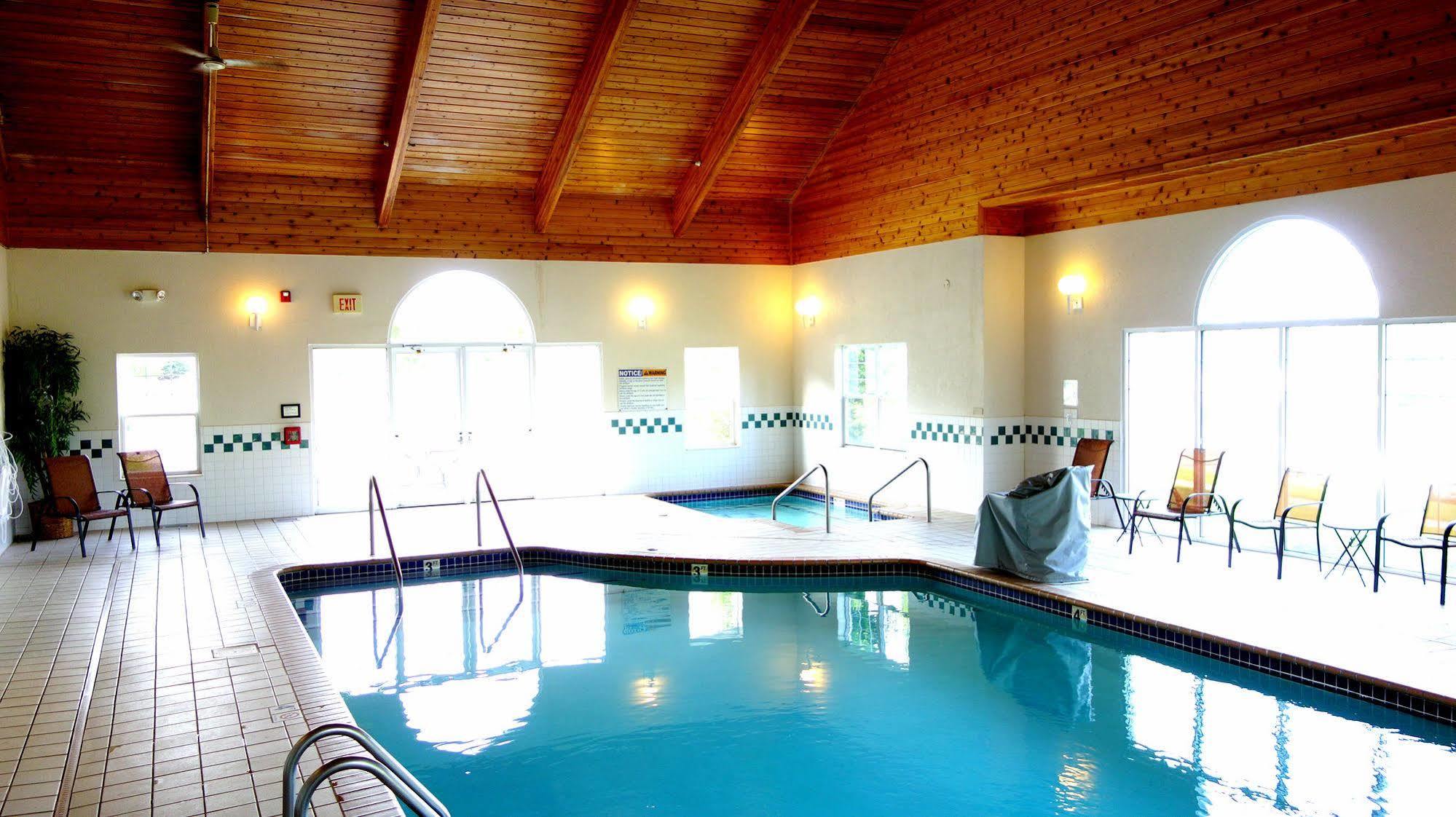 Country Inn River Falls Экстерьер фото